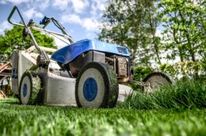 How to Decide on a Gas or Electric Lawn Mower